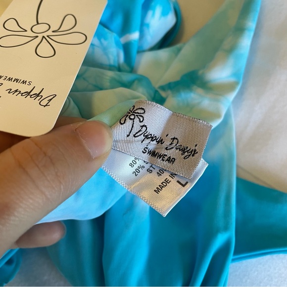 NWT Dippin’ Daisy’s Light Blue Tie Dye Bikini Top - Picture 5 of 7